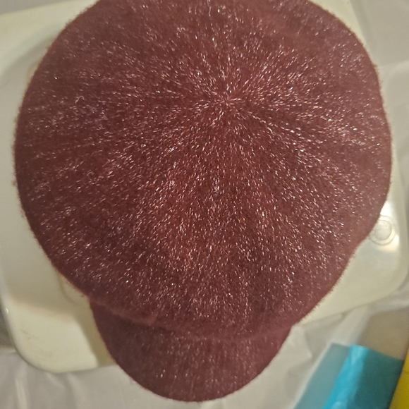 Maroon hat - Picture 5 of 6